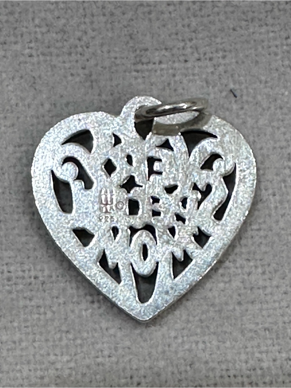 Used James Avery Sterling Silver 'Very Special Mom' Heart charm - Picture 2 of 2